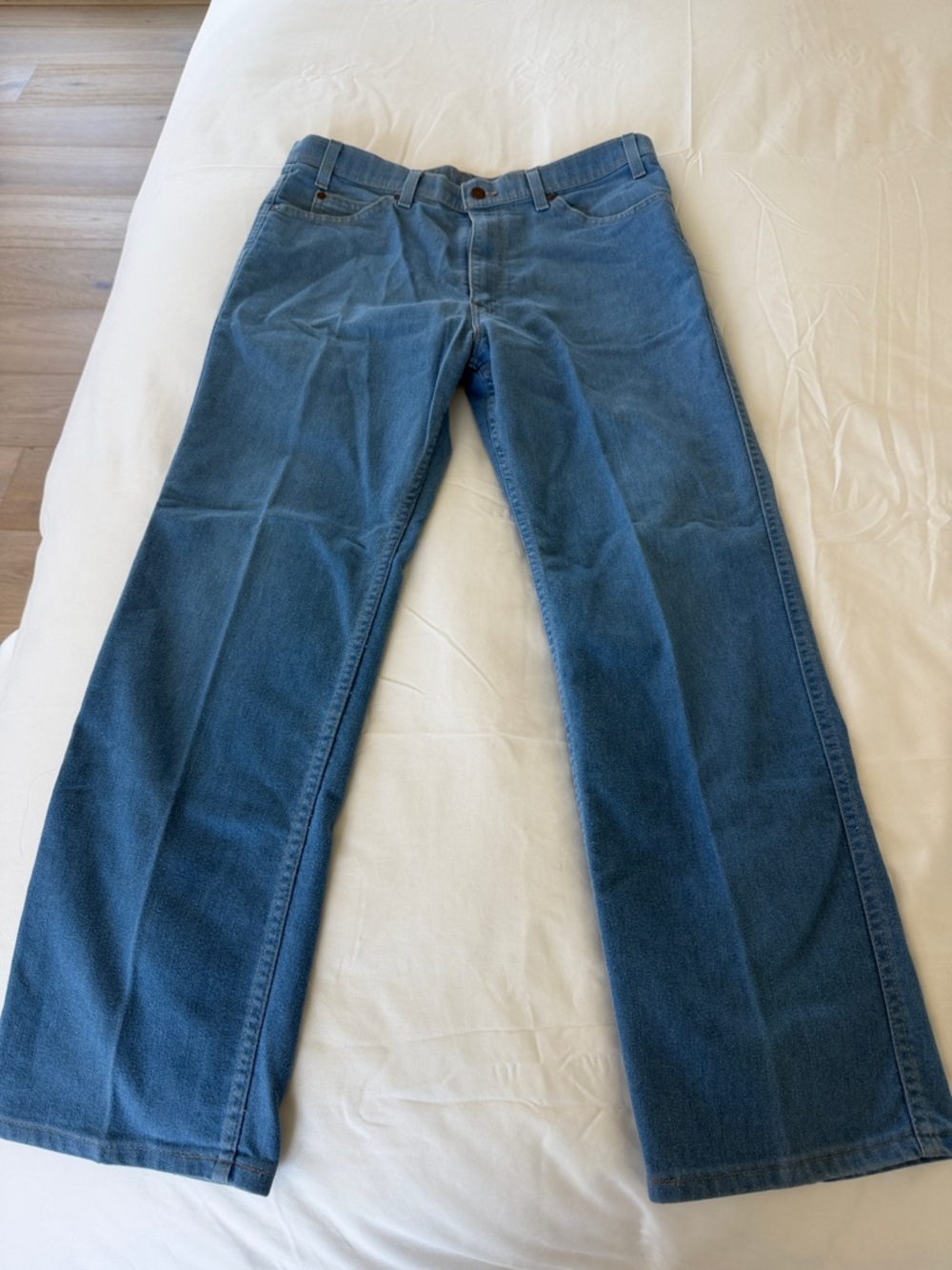 VINTAGE Levi's Men's Light Blue Straight Leg Jeans - Picture 4 of 6